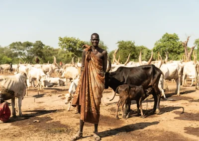 Discover the Mundari people of South Sudan, their long-horned cattle, camp life and traditions, and how to visit a Mundari cattle camp from Juba.